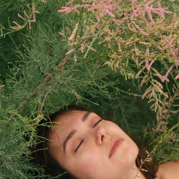 Berry Blossom Pink Sheer Glow Organic Lip Gloss Plumper Treatment - Picture 7 of 14